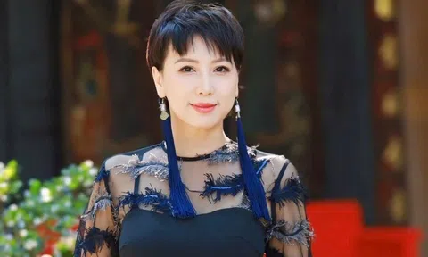 Mẹ vợ hot nhất làng bóng khoe chân dài cực phẩm