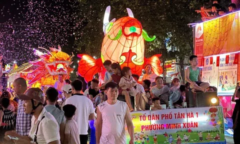 Du khách ùn ùn kéo về Tuyên Quang vui Trung thu sớm