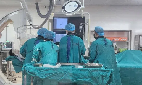 Người đàn ông 31 tuổi bị tạ rơi trúng bụng làm vỡ gan độ 4