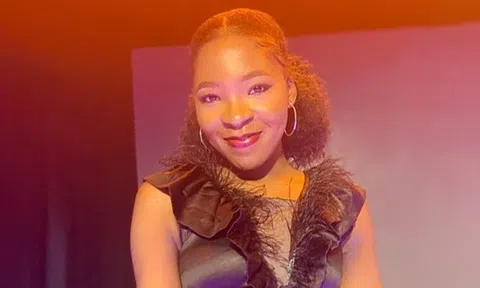 Nữ ca sĩ bị rắn độc cắn tử vong khi đang ngủ