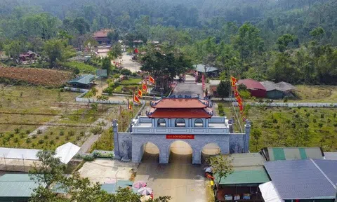 Phủ Na - Điểm hẹn tâm linh xứ Thanh trang hoàng rực rỡ, sẵn sàng đón hàng vạn khách trẩy hội