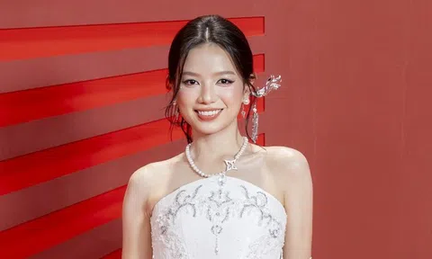 "Phượng hoàng tái sinh của Vbiz": Bị bỏ quên 10 năm, xuất hiện trở thành gương mặt được săn đón