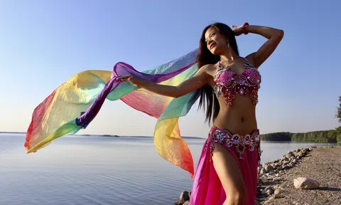 Vũ công Belly Dance Tân Lê, chín năm một chặng đường mê múa